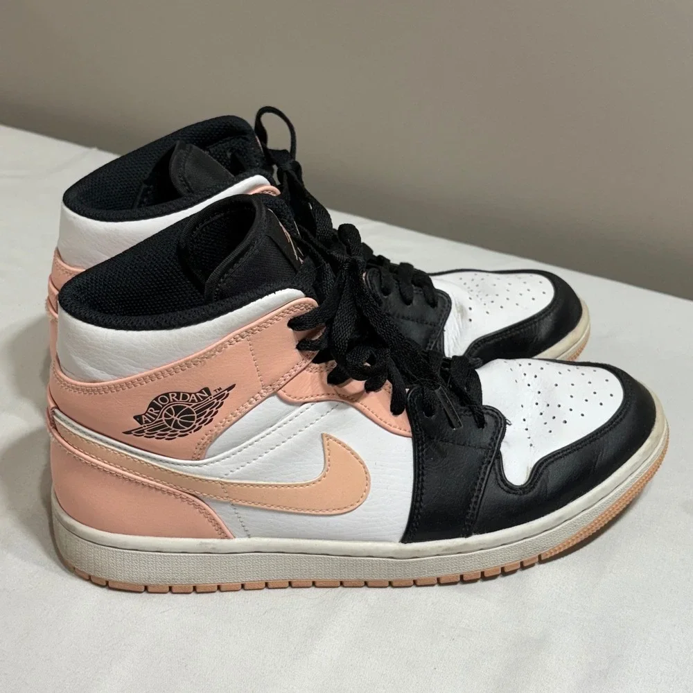 Jordan Air Jordan 1 Mid Mens 8.5 Arctic Orange Black Toe Women 10 Sneakers Retro